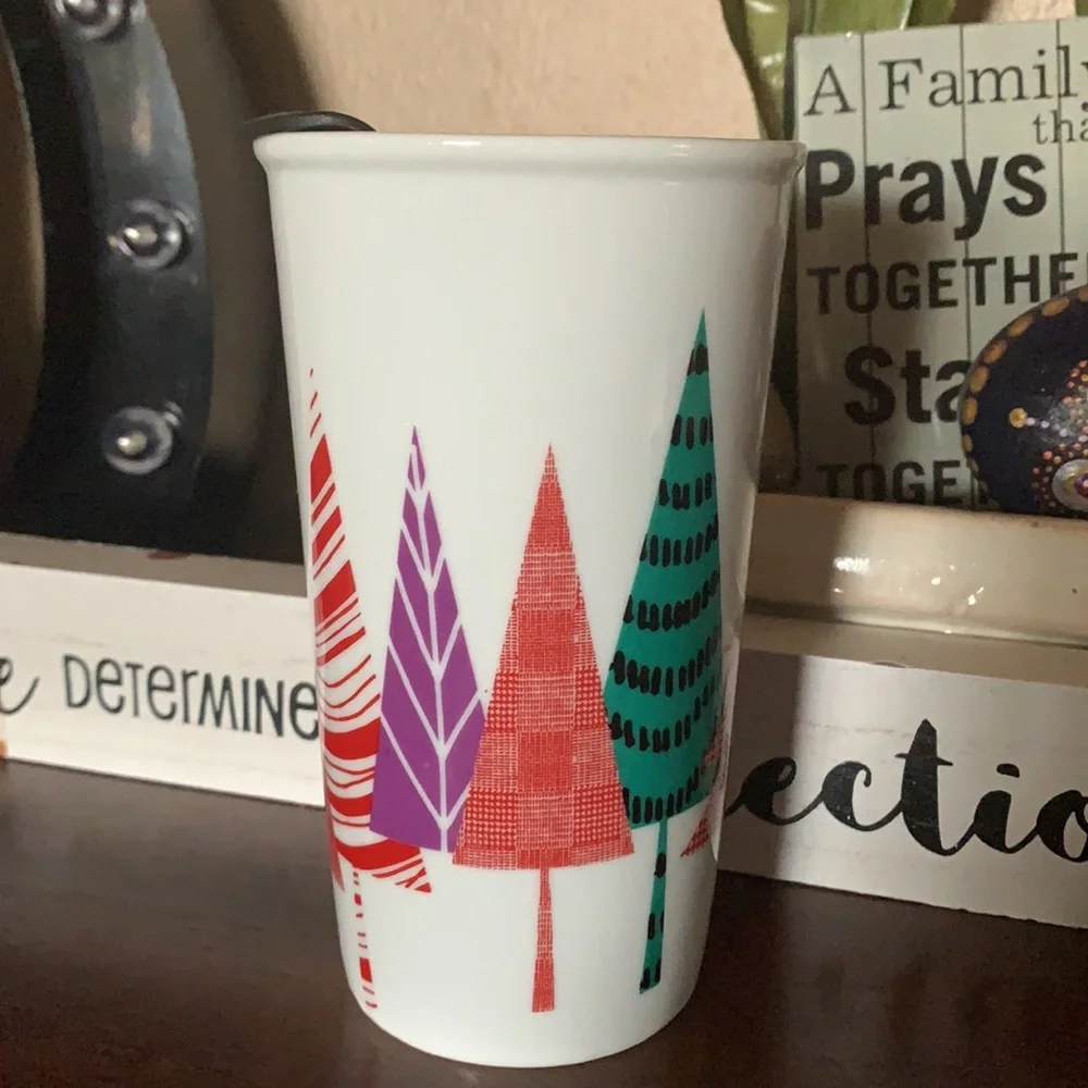Starbucks 2017 11 oz Coffee Ceramic Christmas Tumbler Mug Lid EUC